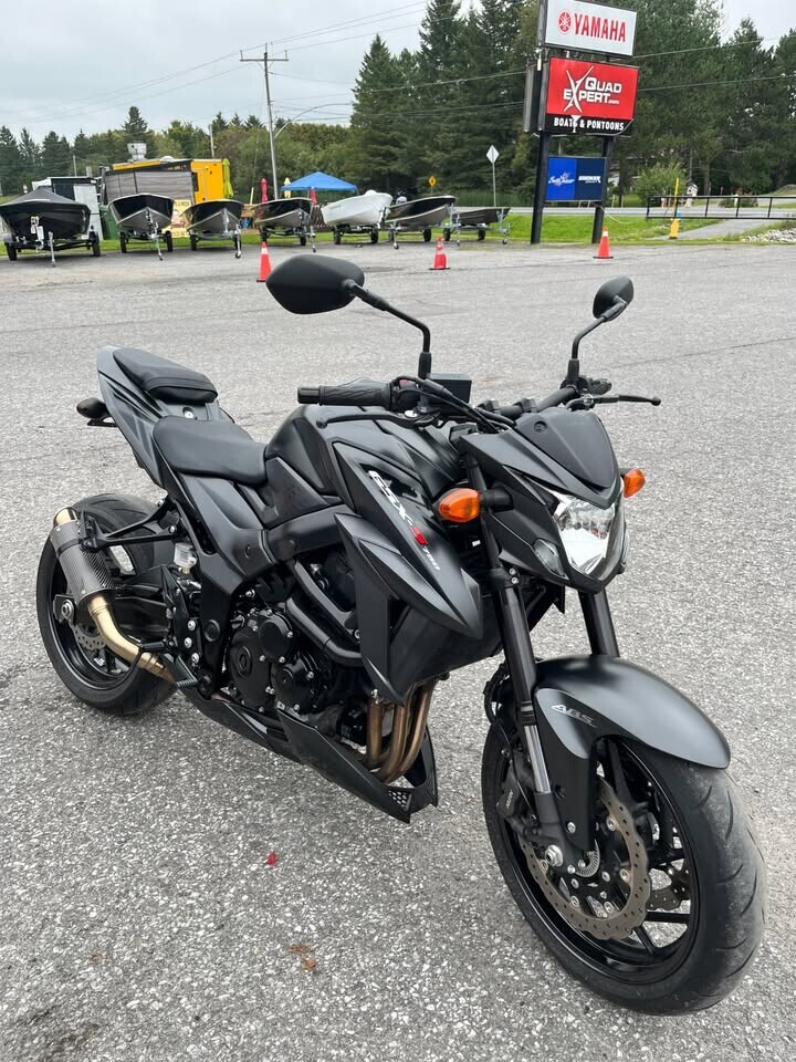 2022 Suzuki GSXS750ZAM2